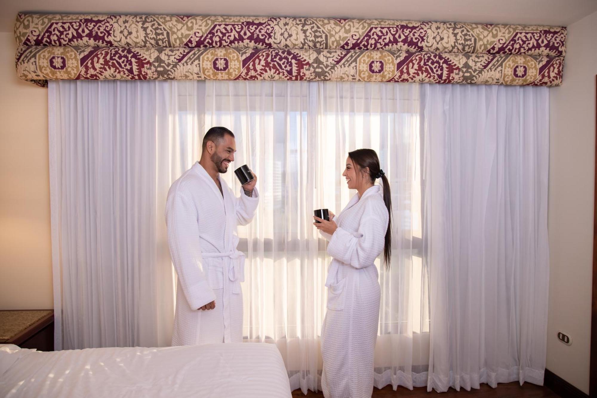 Barceló San José Hotel Exterior foto A couple wearing bathrobes