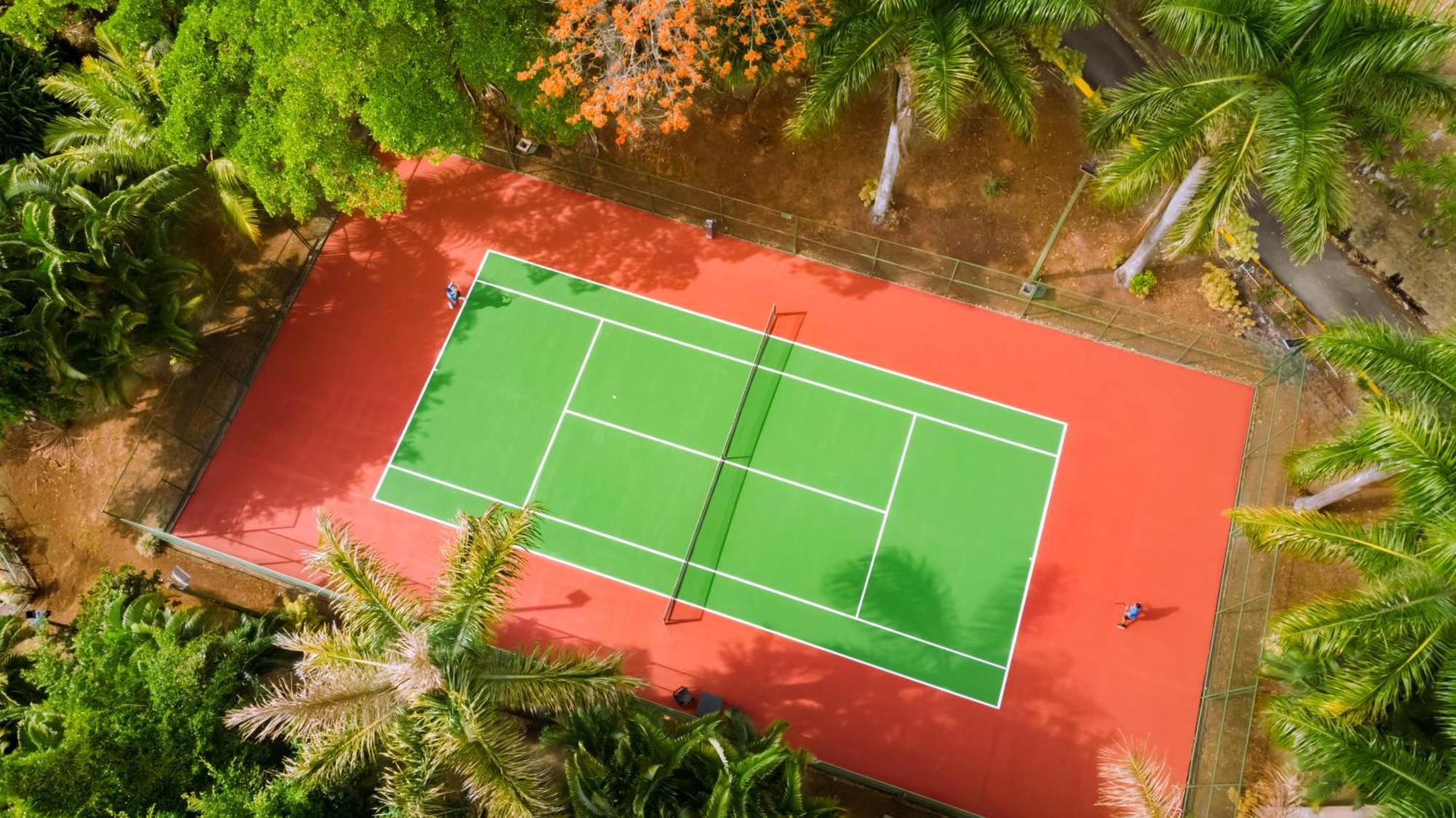 Barceló San José Hotel Exterior foto Tennis court at the resort